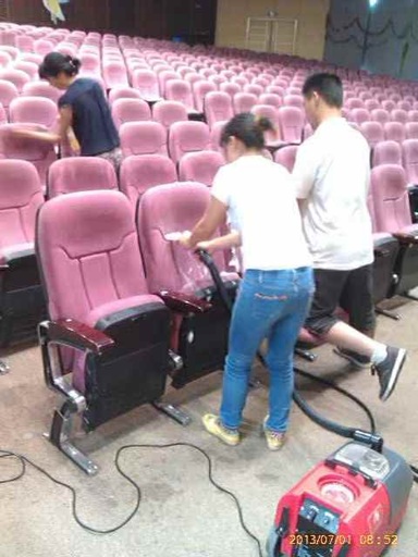 南师附中报告厅1000张椅子清洗